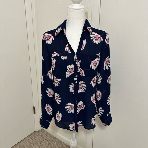 Express women’s blouse v neck button lightweight navy floral professional top S - Picture 5 of 7